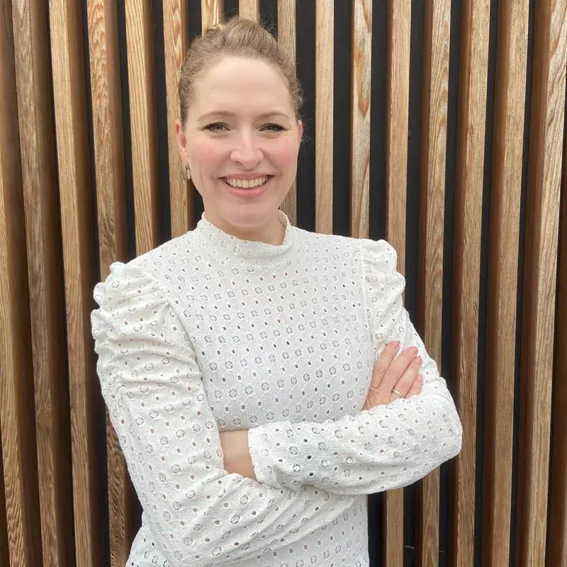 Porträt von Claudia Schlüsselburg, Office Managerin bei PerformaNat.